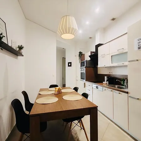 Apartment Danube 3 Bedrooms *